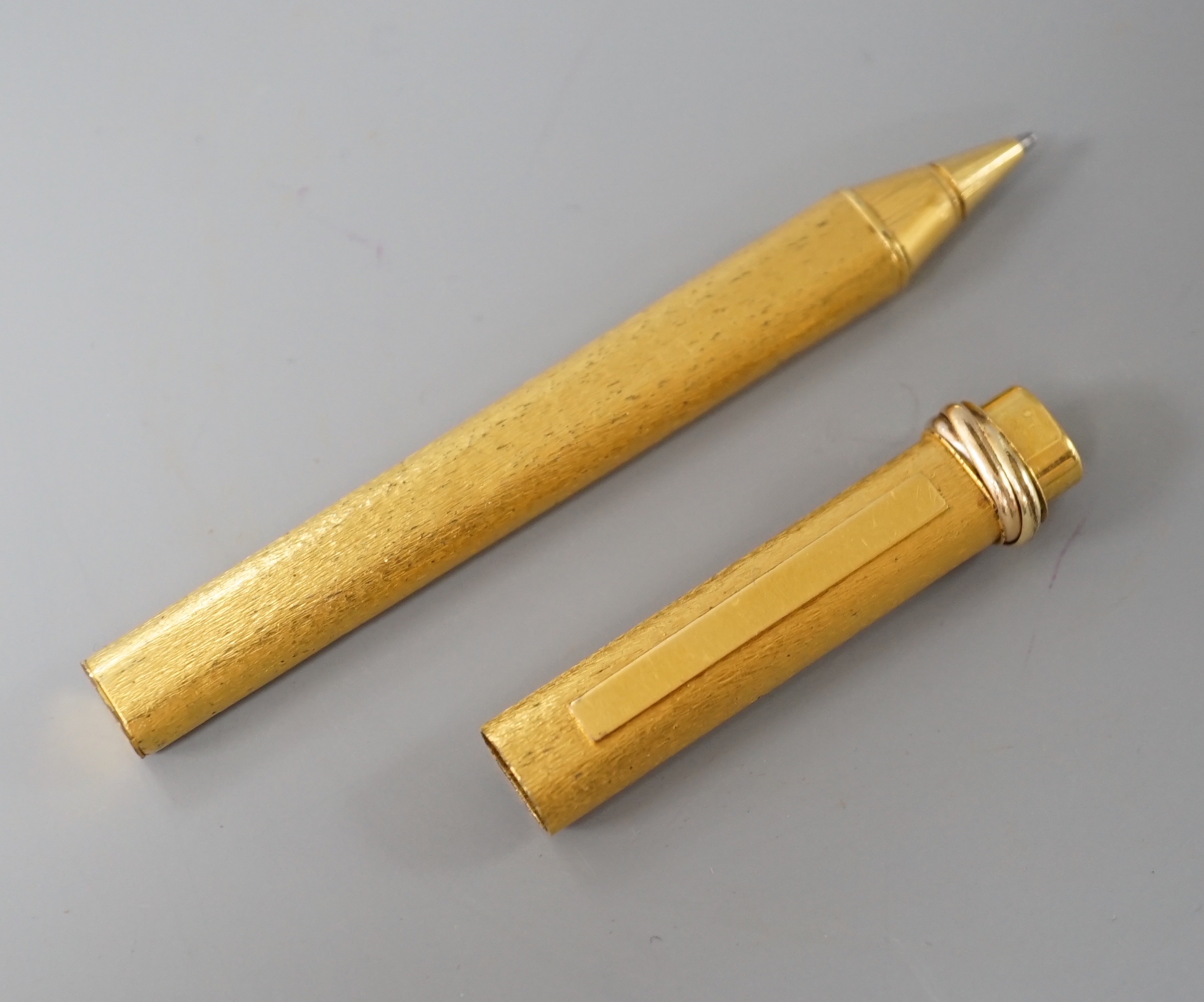 Les Must de Cartier Vendome Trinity gold plated pen with two refills and refill case